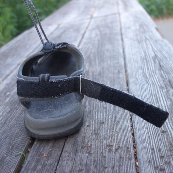 Banff Trail Grey Sandals - Picture 9 of 12